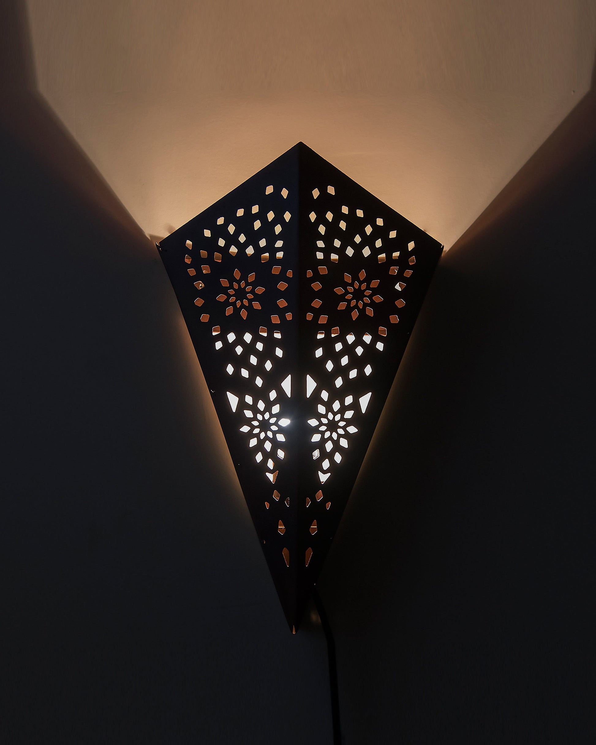 Homesake® Moroccan Metal Wall Sconce – Decorative Ambient Wall Light for Home Decor, Office, Festive Decor