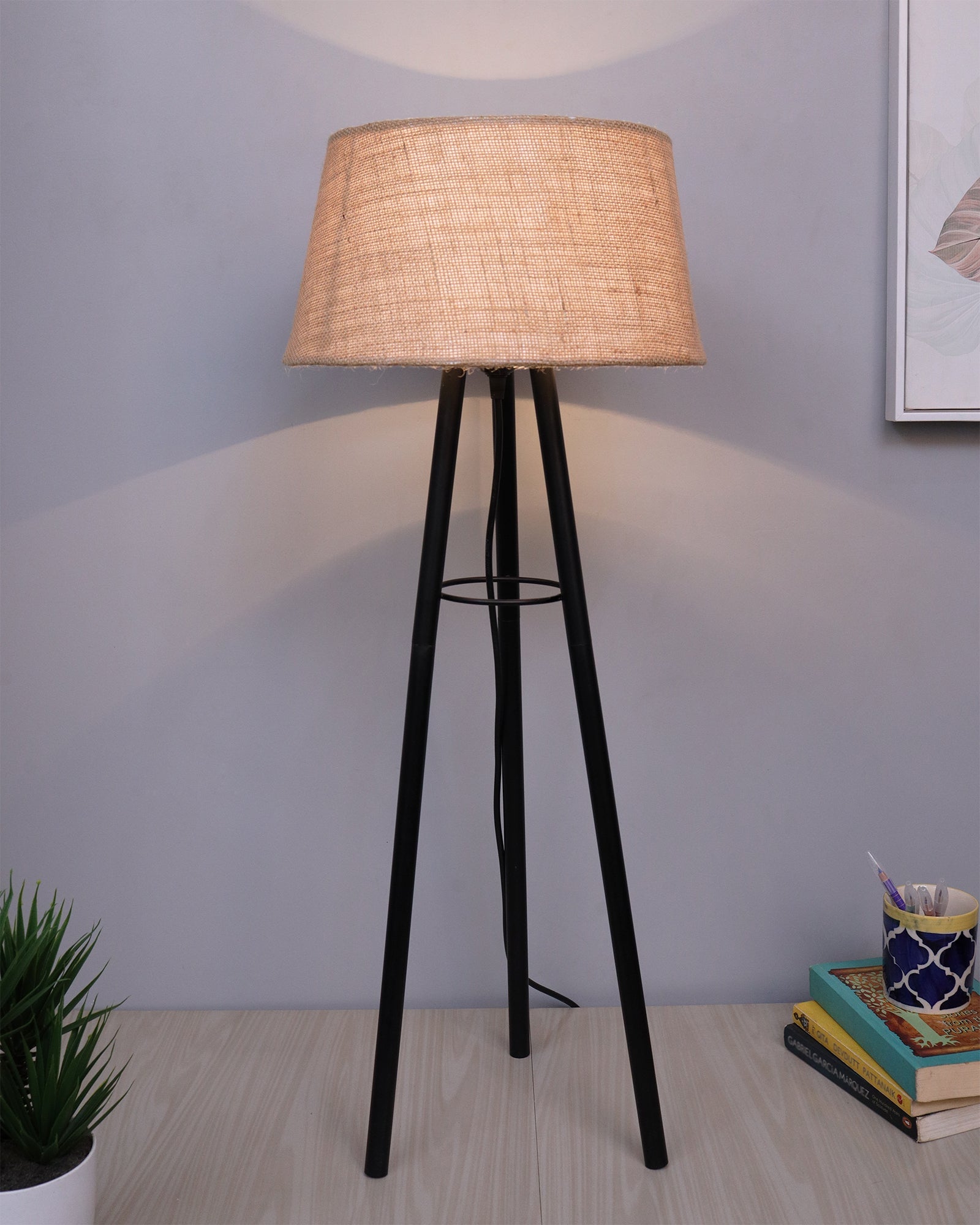 Mid Century Metal Tripod Table Lamp With jute Shade,Contemporary Minimalist Standing Floor, Table Light with 3 Iron Legs,E27 Lamp Base,Modern Design Standing Light for Living Room,Study Room and Bedroom