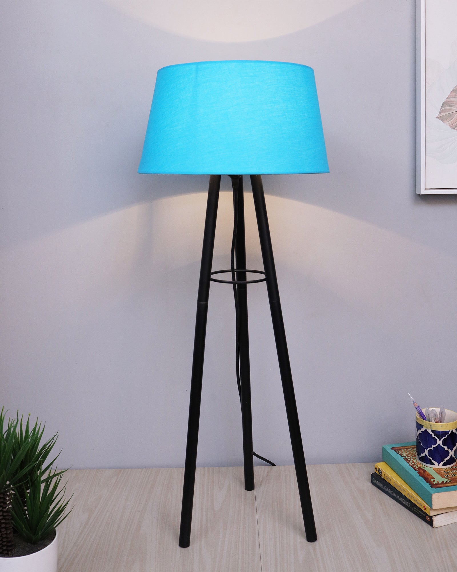 Mid Century Metal Tripod Table Lamp With jute Shade,Contemporary Minimalist Standing Floor, Table Light with 3 Iron Legs,E27 Lamp Base,Modern Design Standing Light for Living Room,Study Room and Bedroom