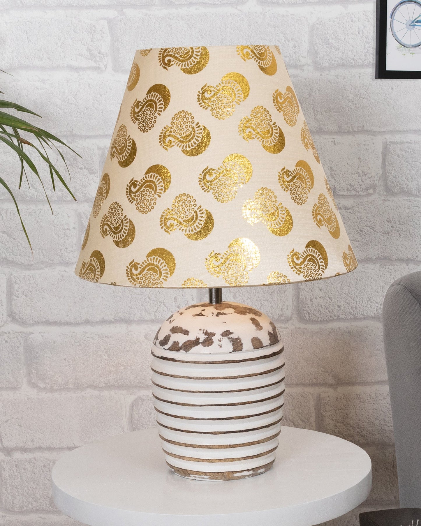 Modern Table Lamp, Wooden Base Modern Fabric Lampshade for Home Office Cafe Restaurant, Ribbed Basket
