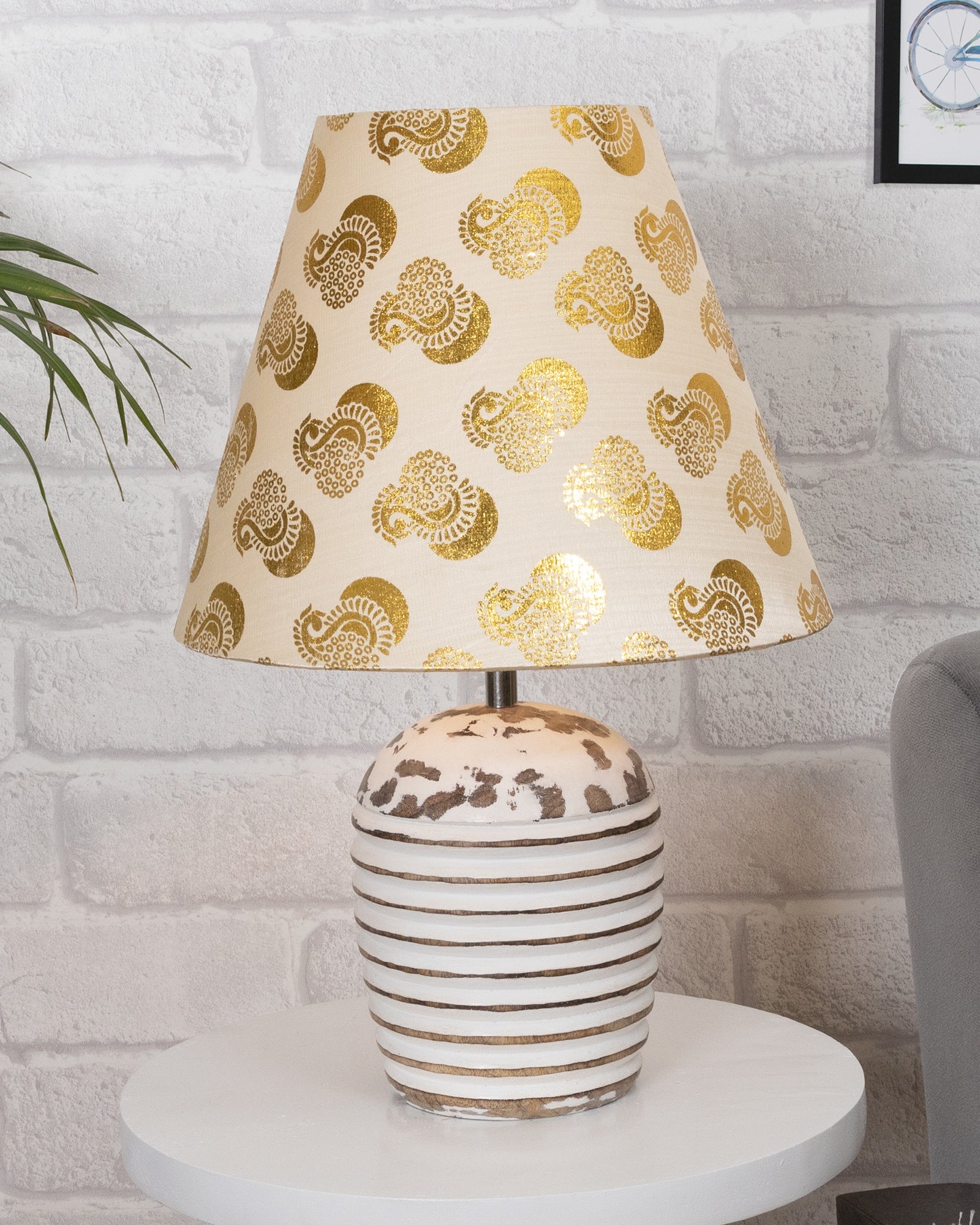 Modern Table Lamp, Wooden Base Modern Fabric Lampshade for Home Office Cafe Restaurant, Ribbed Basket