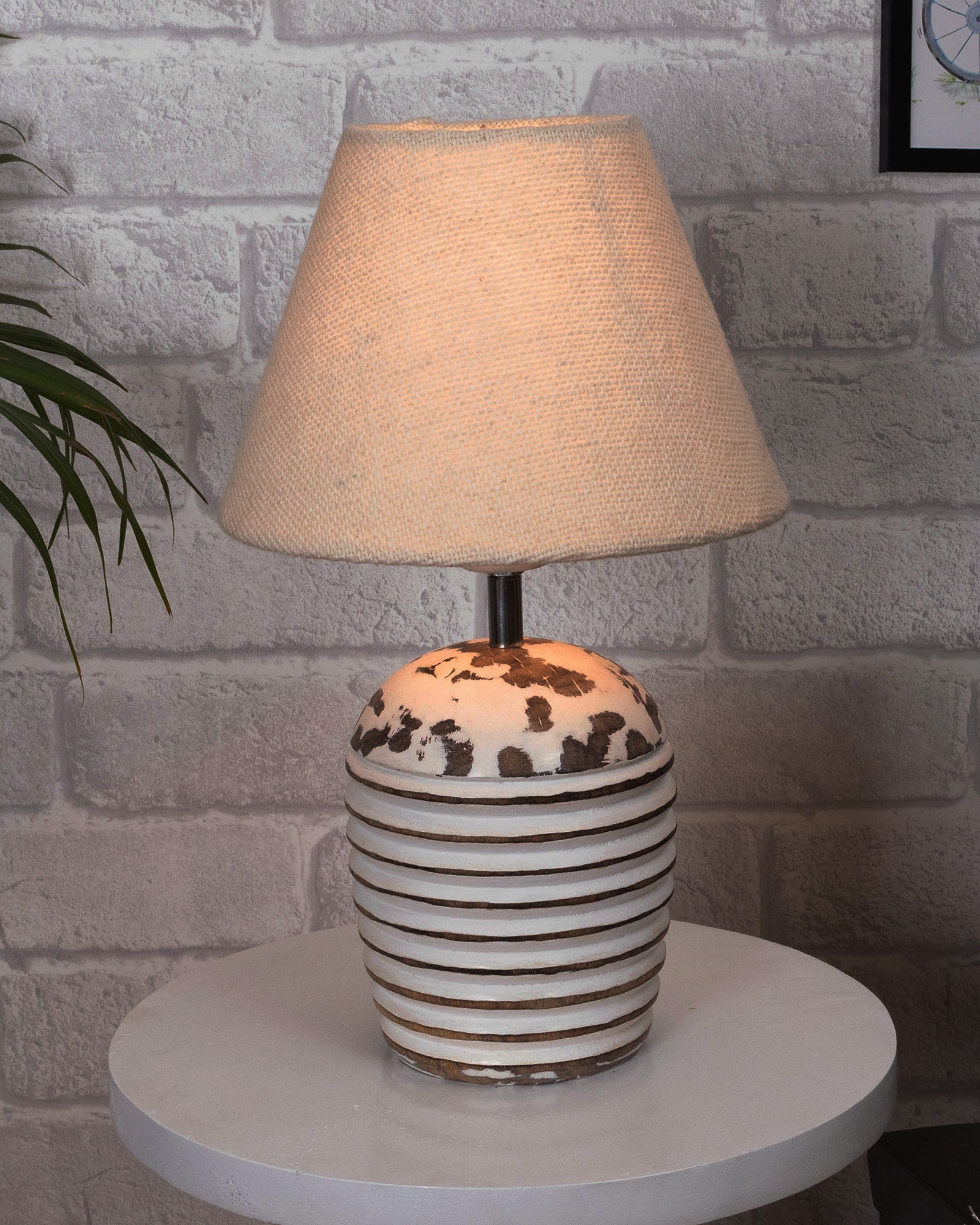Modern Table Lamp, Wooden Base Modern Fabric Lampshade for Home Office Cafe Restaurant, Ribbed Basket