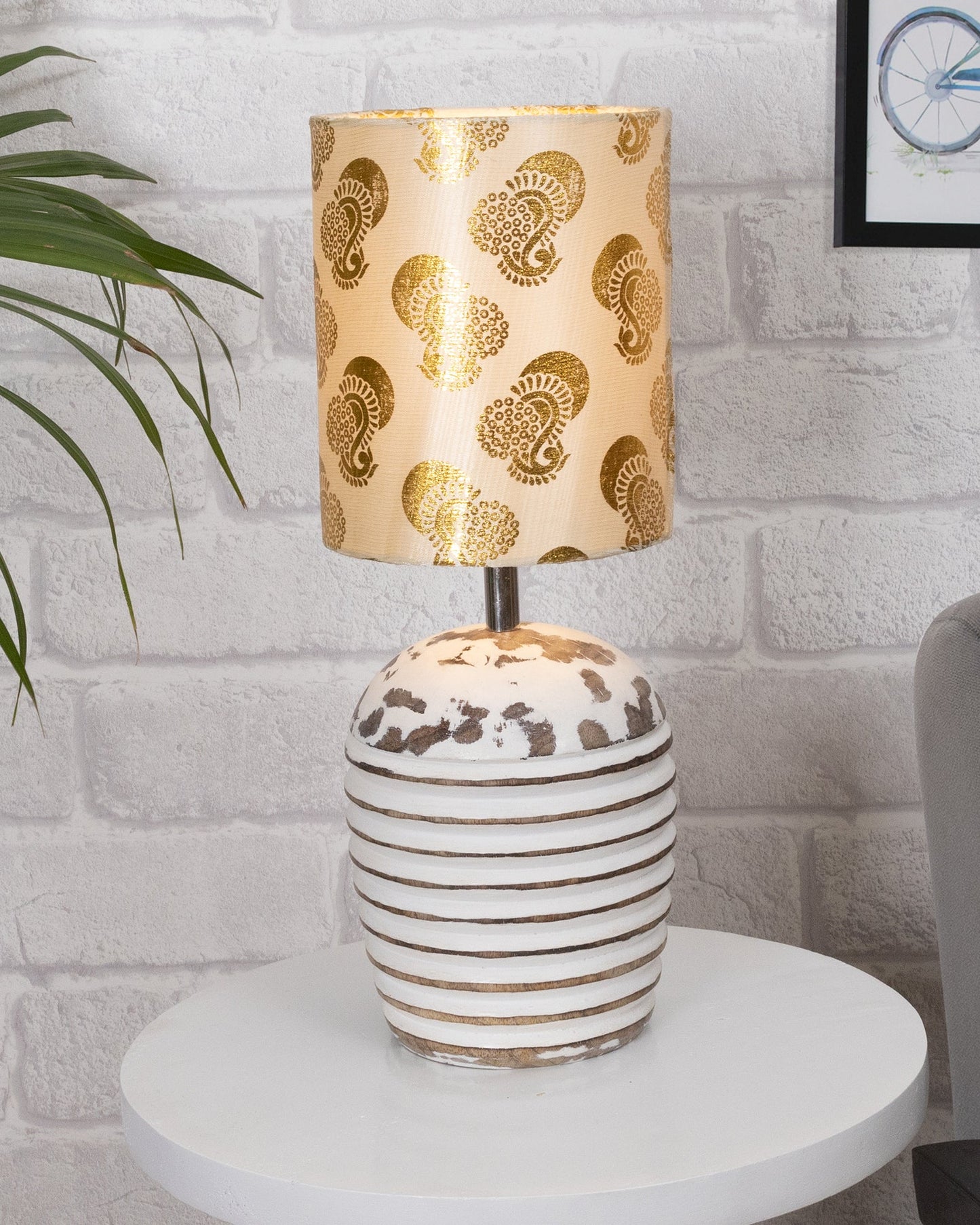 Modern Table Lamp, Wooden Base Modern Fabric Lampshade for Home Office Cafe Restaurant, Ribbed Basket