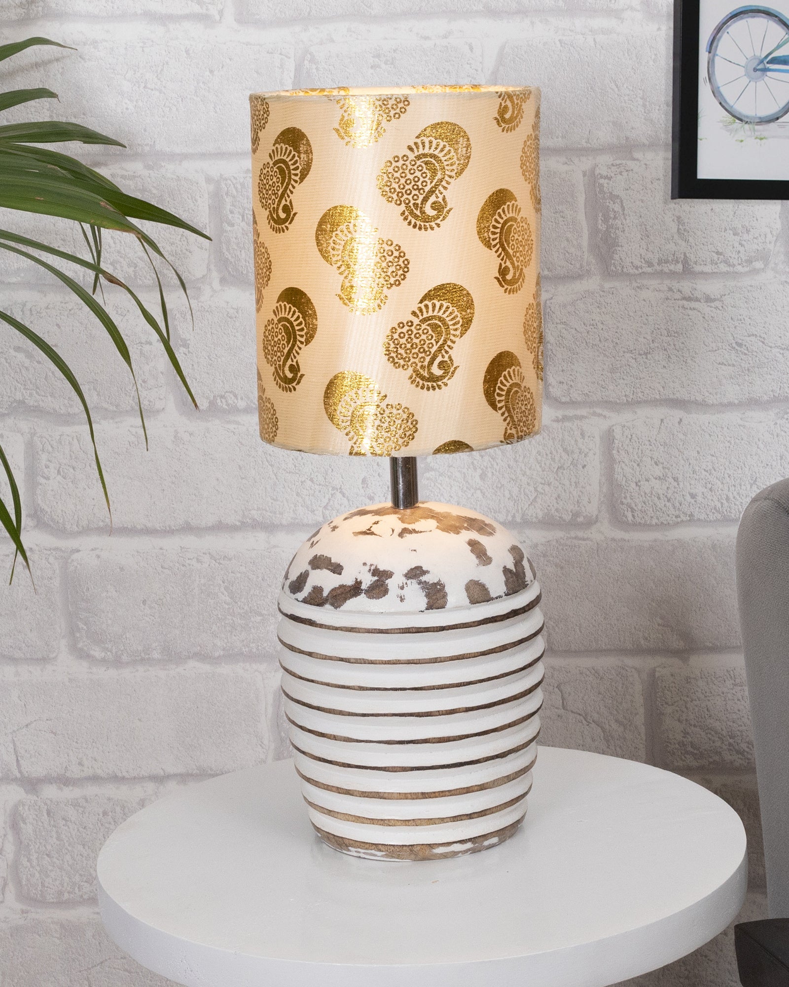 Modern Table Lamp, Wooden Base Modern Fabric Lampshade for Home Office Cafe Restaurant, Ribbed Basket