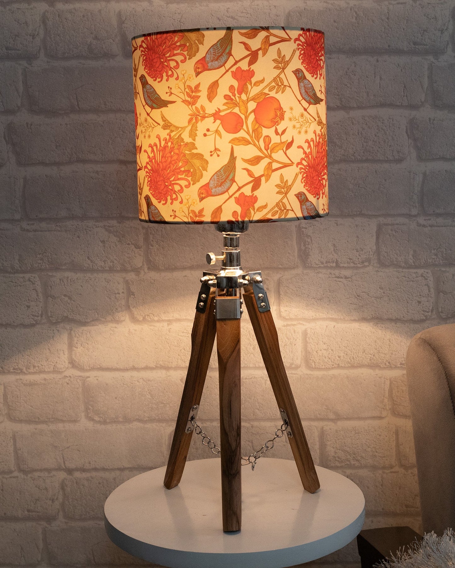 Modern Table Lamp, Wooden Base Modern Fabric Lampshade for Home Office Cafe Restaurant, Tripod