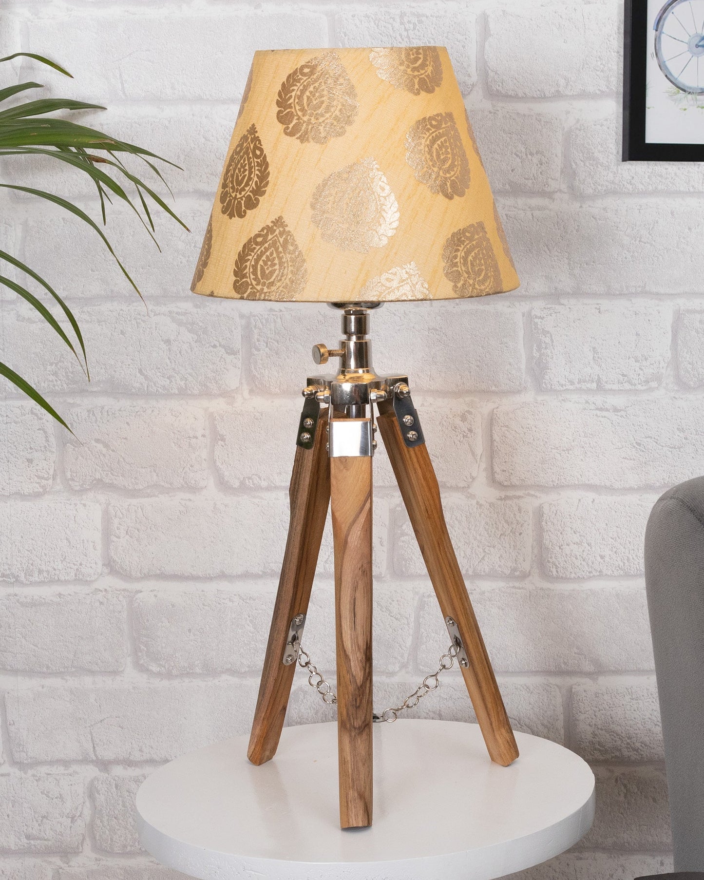 Modern Table Lamp, Wooden Base Modern Fabric Lampshade for Home Office Cafe Restaurant, Tripod