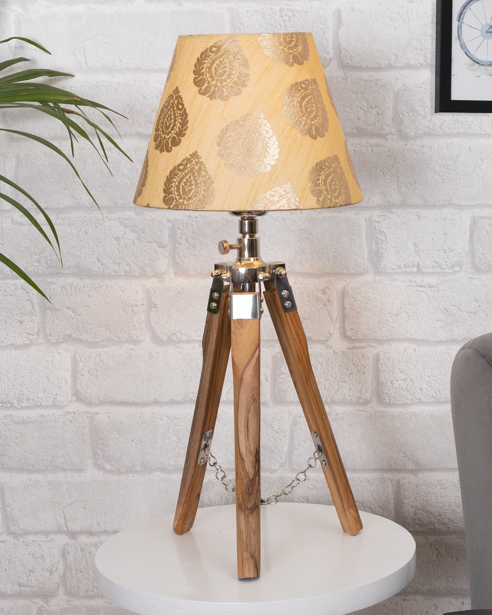 Modern Table Lamp, Wooden Base Modern Fabric Lampshade for Home Office Cafe Restaurant, Tripod