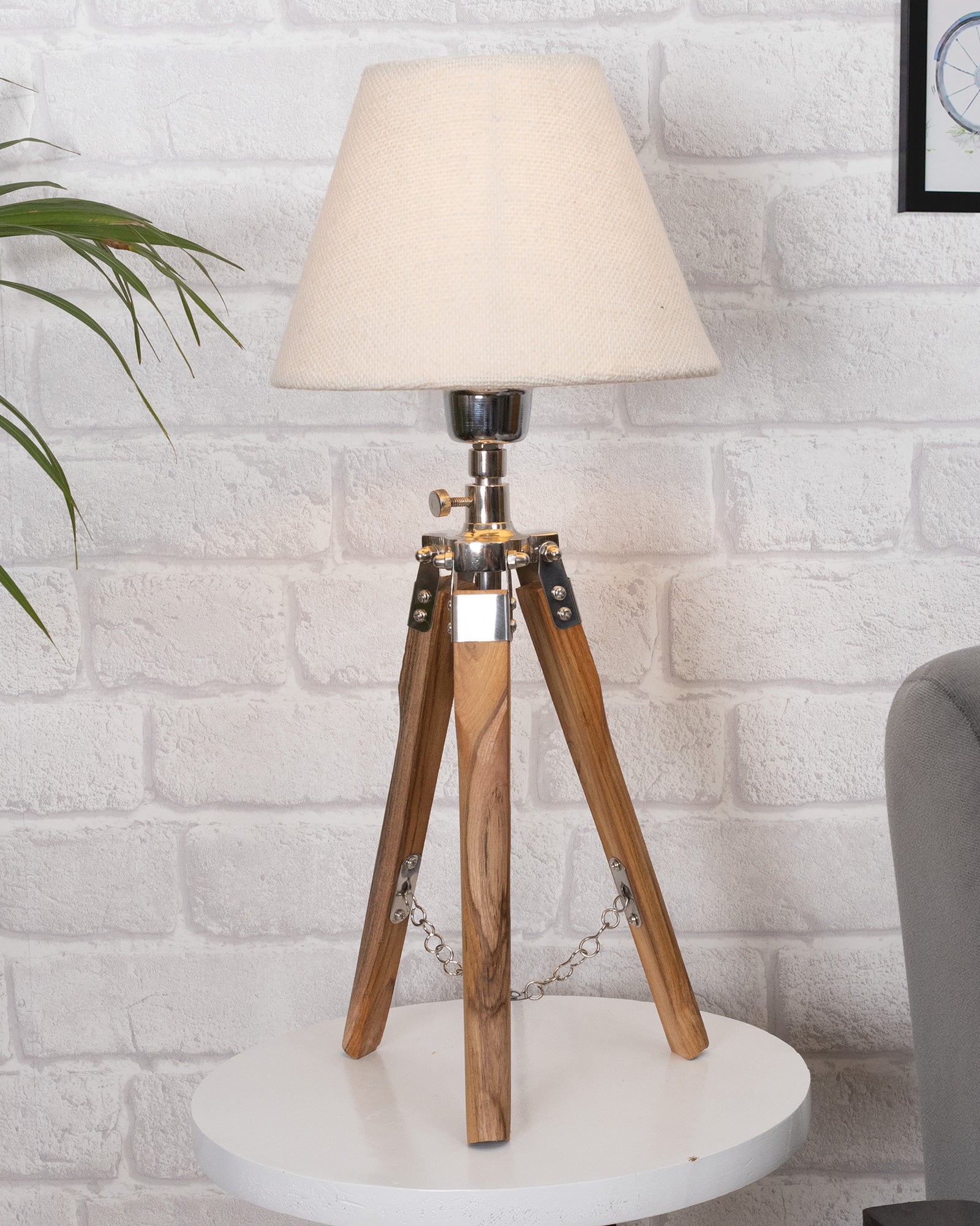 Modern Table Lamp, Wooden Base Modern Fabric Lampshade for Home Office Cafe Restaurant, Tripod