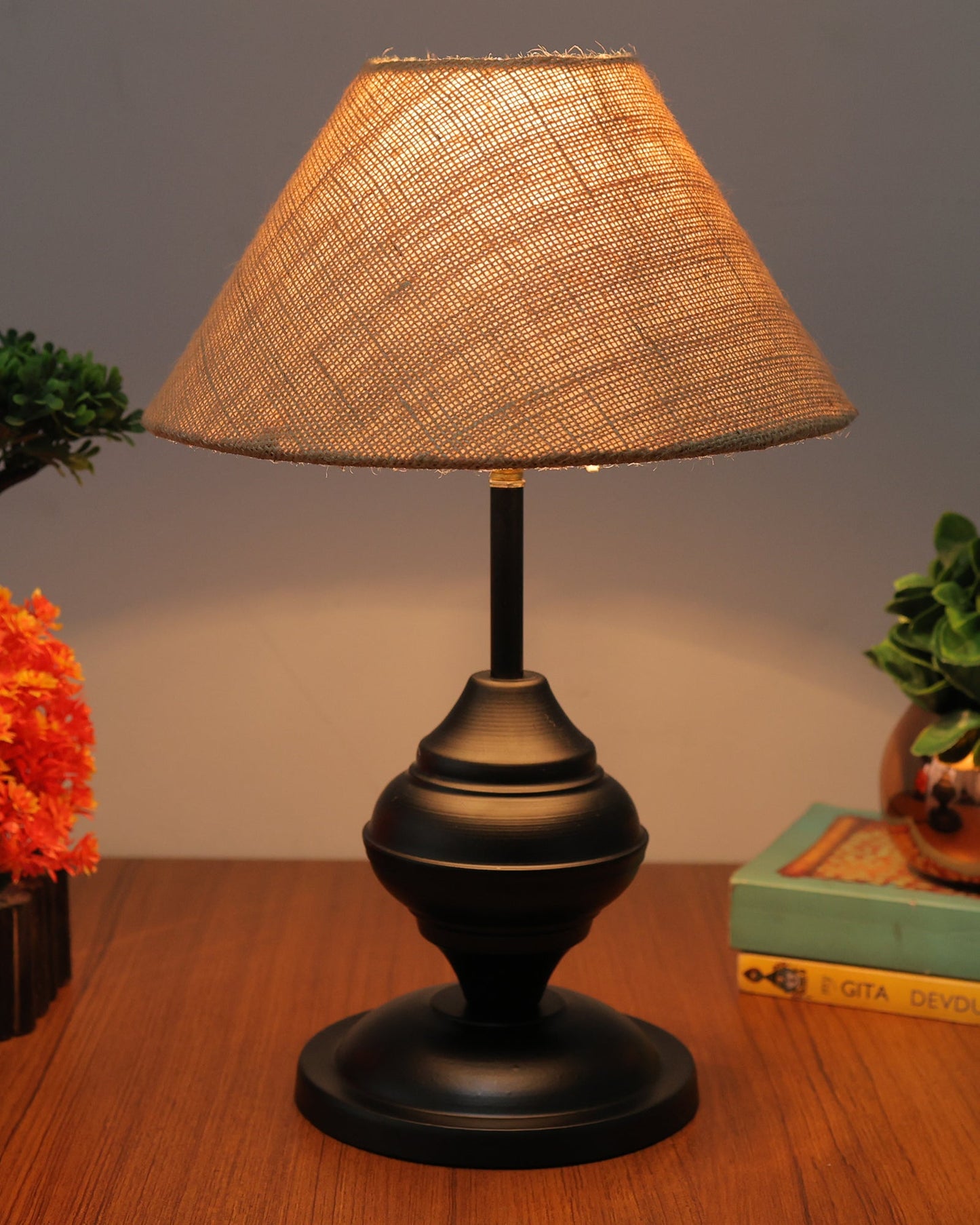 Black Metal Table Lamp | for Living Room | Modern Bedside Light with Pleated Shade | Decorative Night Lamp for Bedroom, Study, Office | Home Decor Lighting, E27 holder, Urn