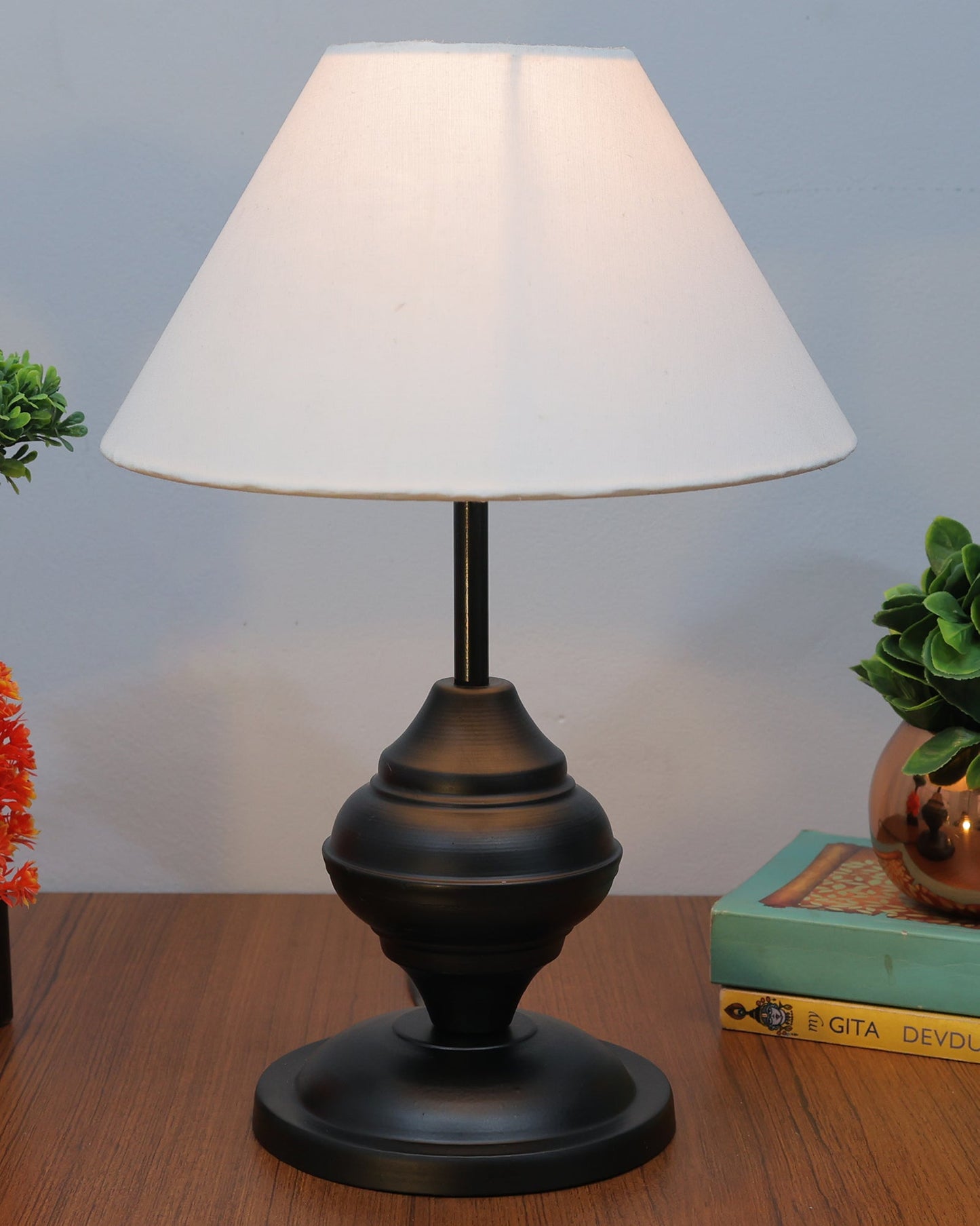 Black Metal Table Lamp | for Living Room | Modern Bedside Light with Pleated Shade | Decorative Night Lamp for Bedroom, Study, Office | Home Decor Lighting, E27 holder, Urn