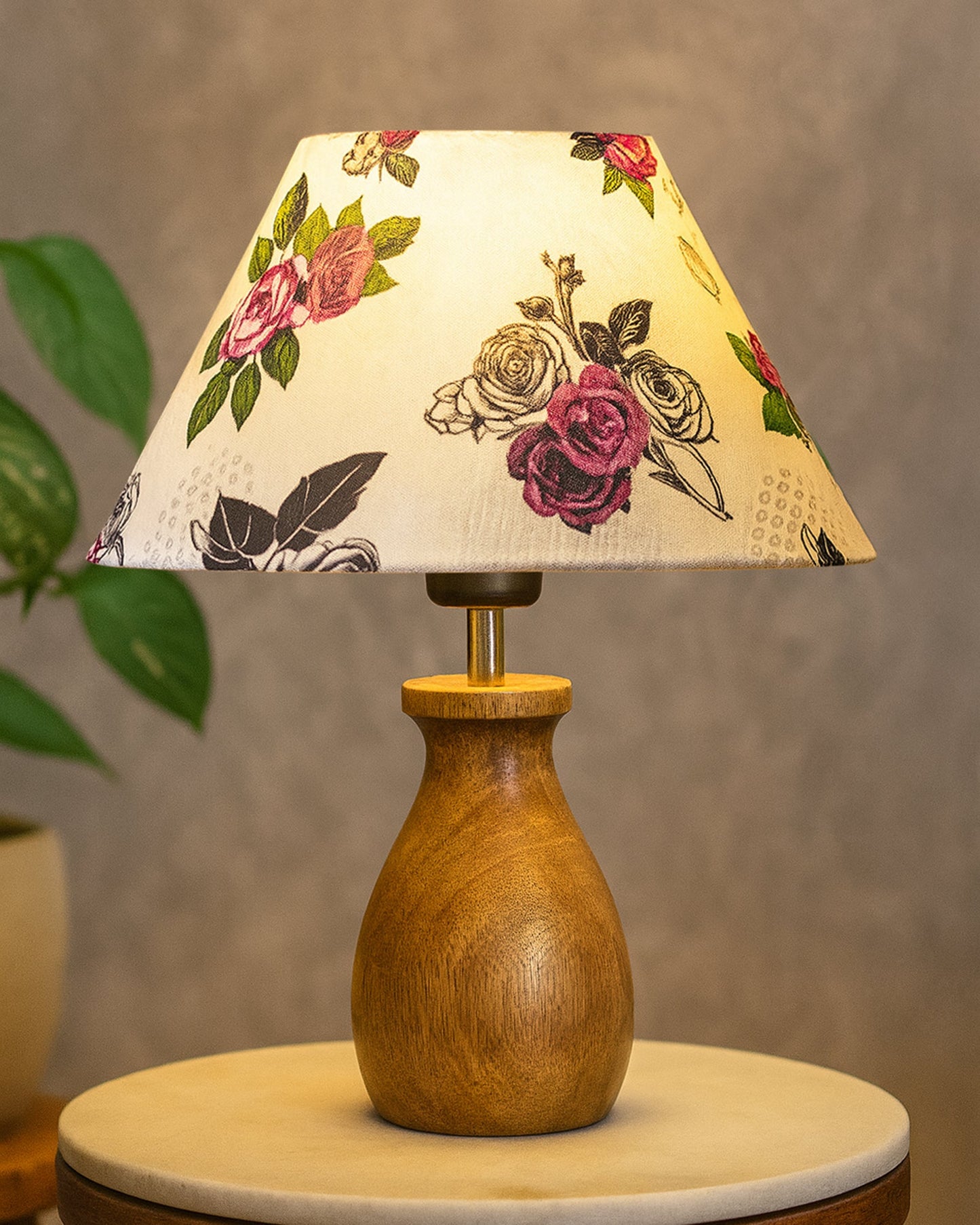 Dovel Pot Modern Table Lamp, Wooden Base Modern Fabric Lampshade for Home Office Cafe Restaurant, Dovel Pot