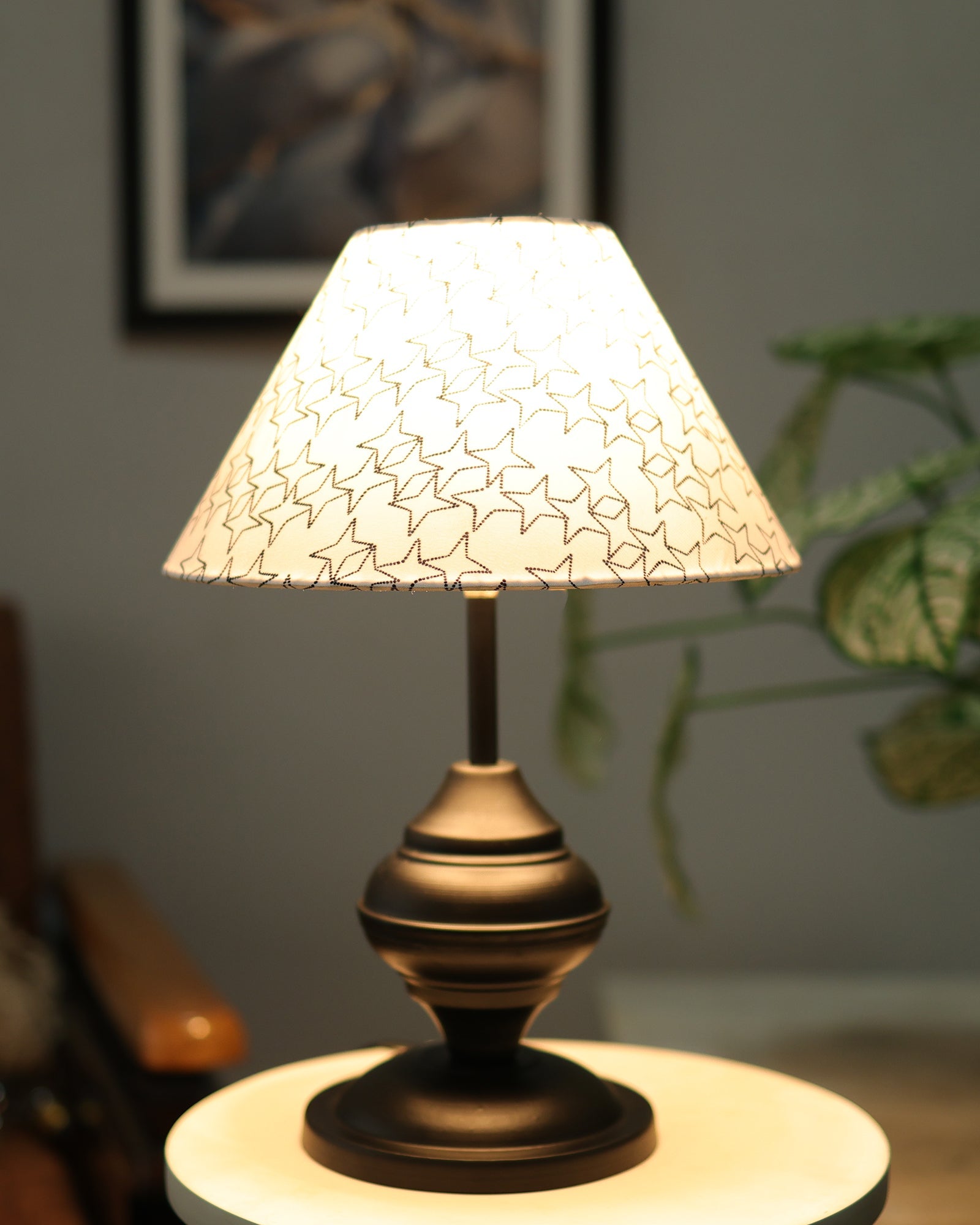 Black Metal Table Lamp | for Living Room | Modern Bedside Light with Pleated Shade | Decorative Night Lamp for Bedroom, Study, Office | Home Decor Lighting, E27 holder, Urn