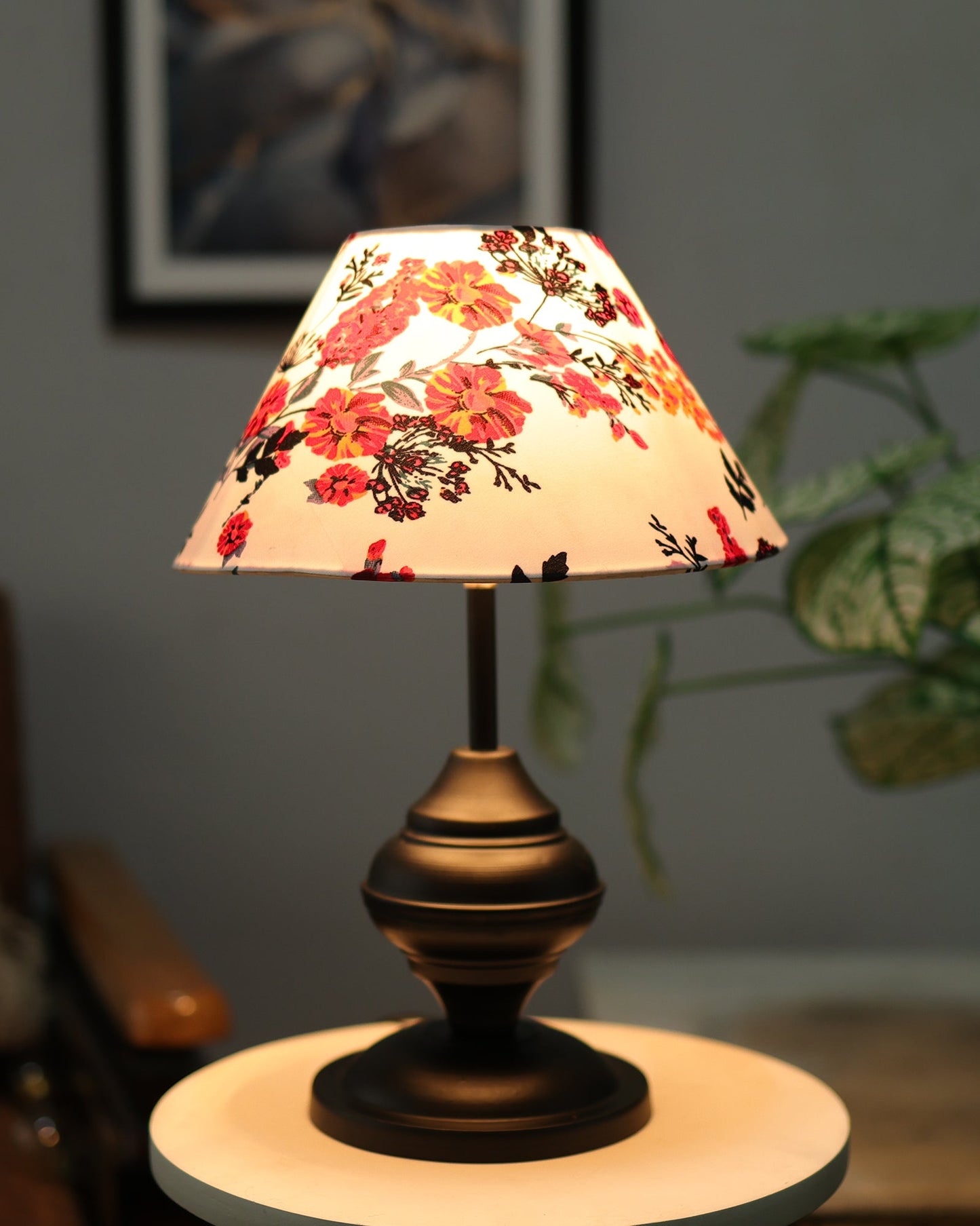 Black Metal Table Lamp | for Living Room | Modern Bedside Light with Pleated Shade | Decorative Night Lamp for Bedroom, Study, Office | Home Decor Lighting, E27 holder, Urn