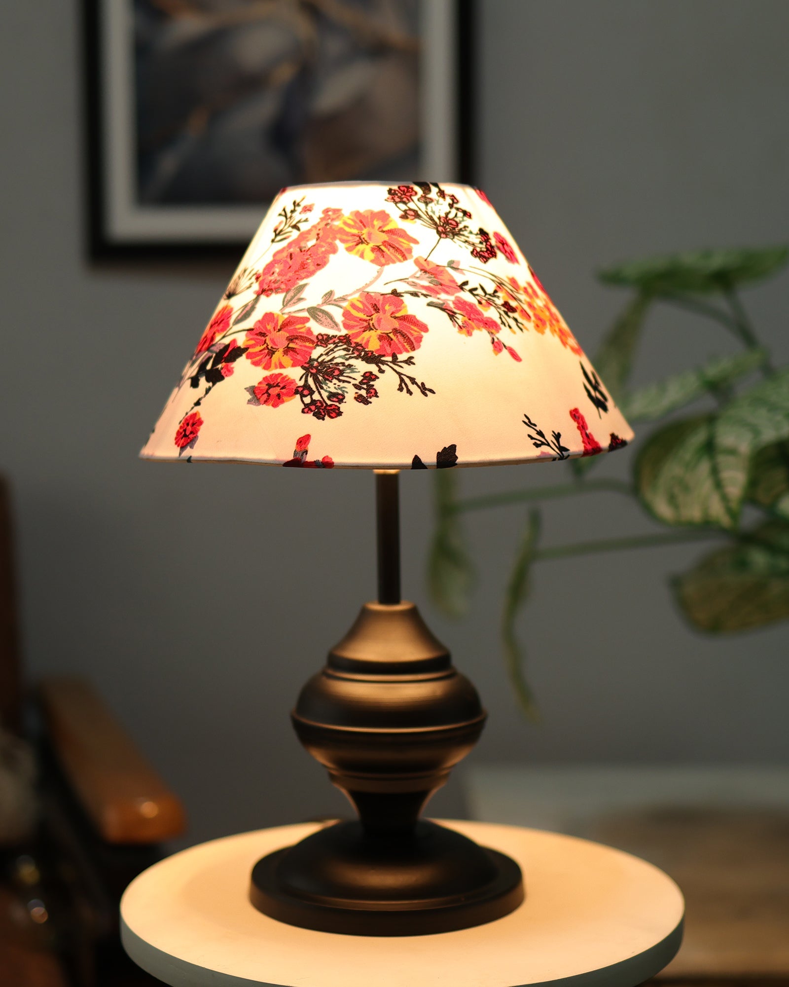 Black Metal Table Lamp | for Living Room | Modern Bedside Light with Pleated Shade | Decorative Night Lamp for Bedroom, Study, Office | Home Decor Lighting, E27 holder, Urn