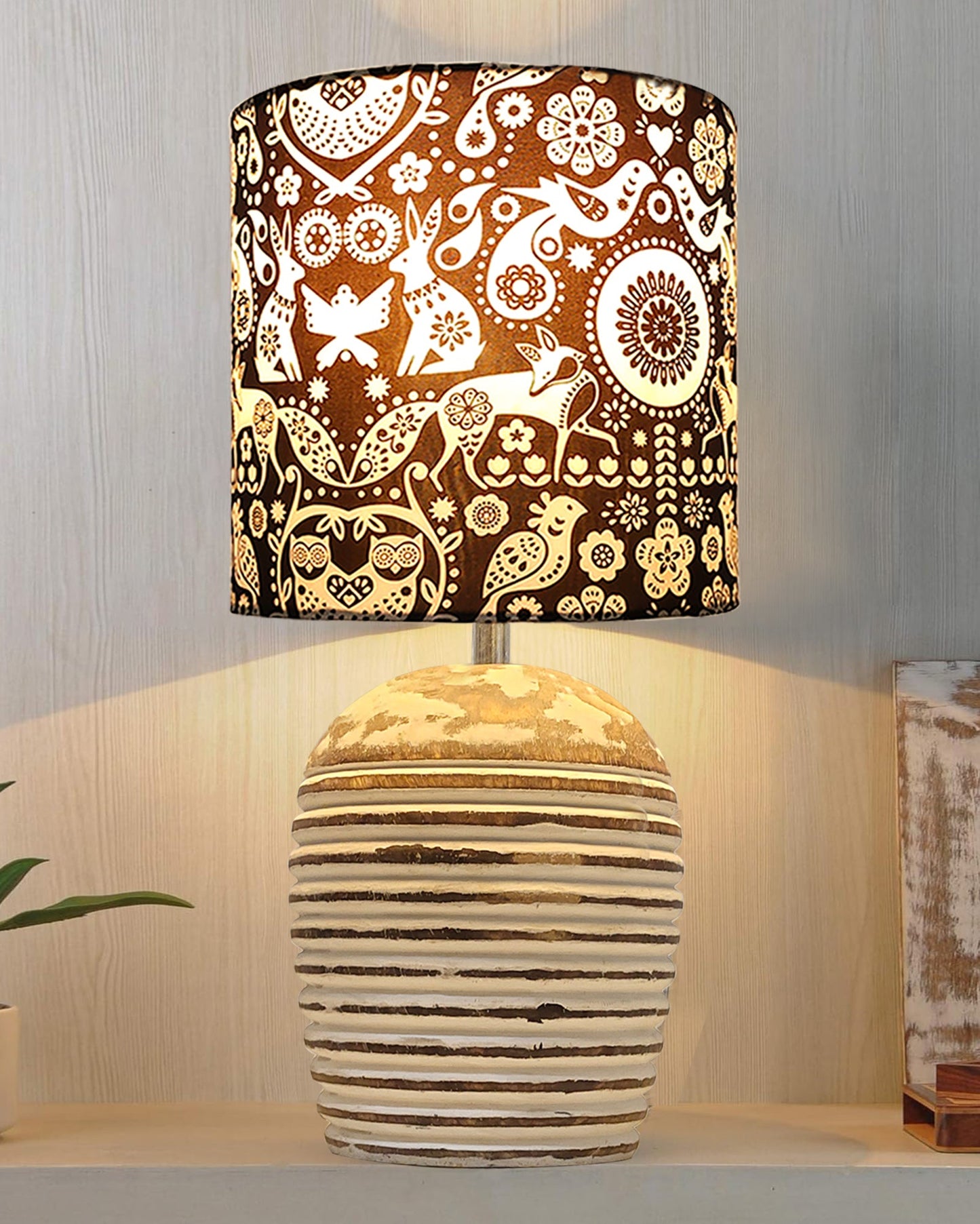 Modern Table Lamp, Wooden Base Modern Fabric Lampshade for Home Office Cafe Restaurant, Ribbed Basket
